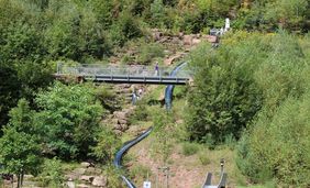 Riesenrutsche im Erlebnispark Teufelstisch